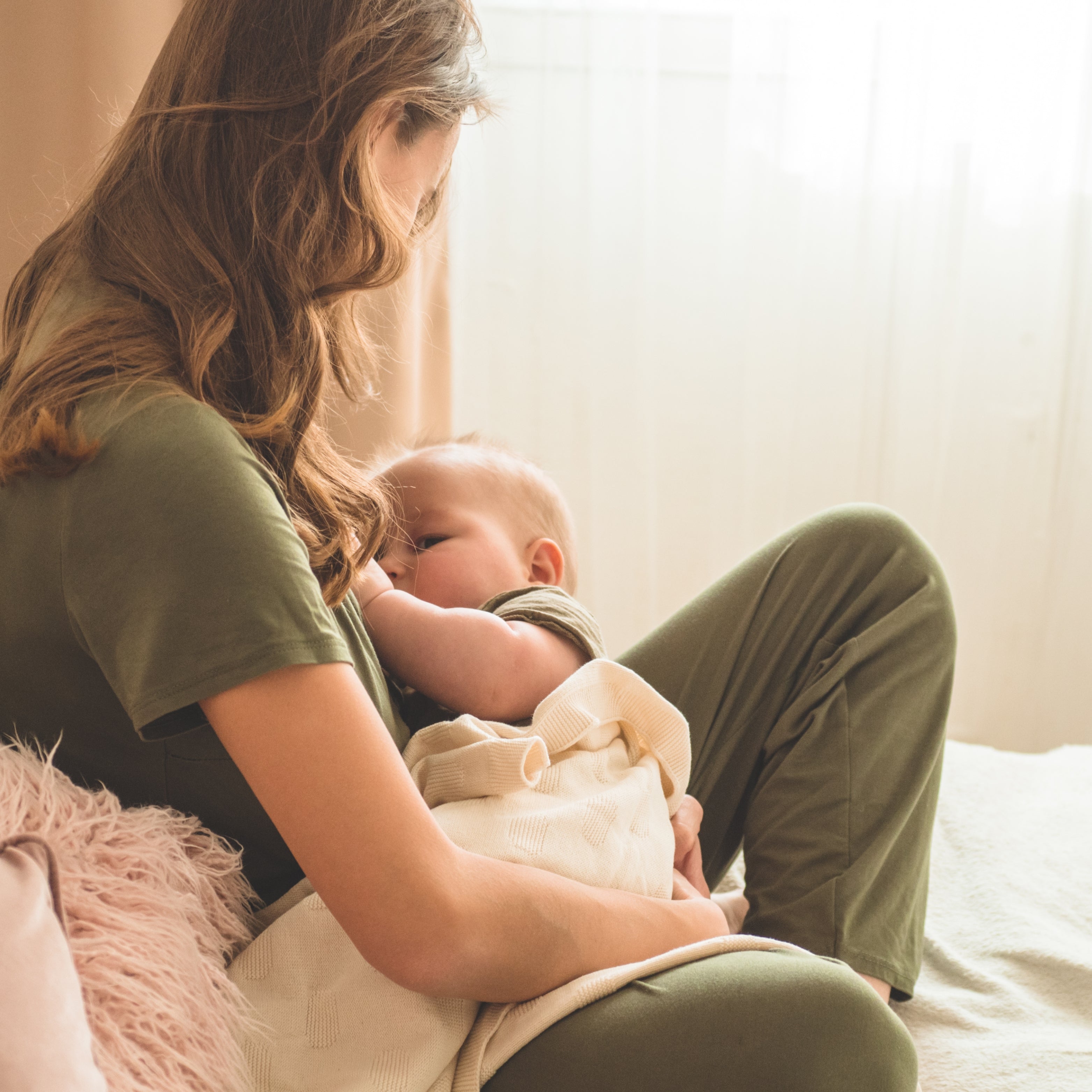 20 Healthy, Easy & Quick Breastfeeding Snacks for Moms